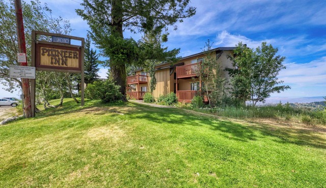 Slope-Side Getaway Deck Pool Table Views in Boise