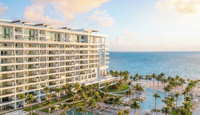 Spacious 3-BR Lux Loft w/Ocean View, Priv Rooftop Jacuzzi -Massage and Transfer in Cancún