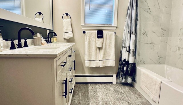 Spacious 3BR 1.5 Bath Coastal Home Walk to Beach & Rail in Beverly