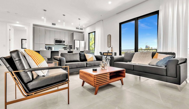 Spacious Chic 3BR New Condo Beach by Airport& port in Fort Lauderdale