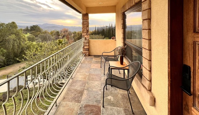 Spacious Private 1BD Apt with private balcony and great views! Explore SD area! in Escondido