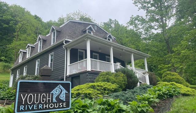 Spacious Riverside home - Hot Tub, Fire Pit & GAP in Confluence