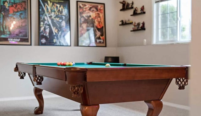 Spacious Spokane retreat—5BR, sleeps 10, with fireplace, deck BBQ & pool table. in Spokane
