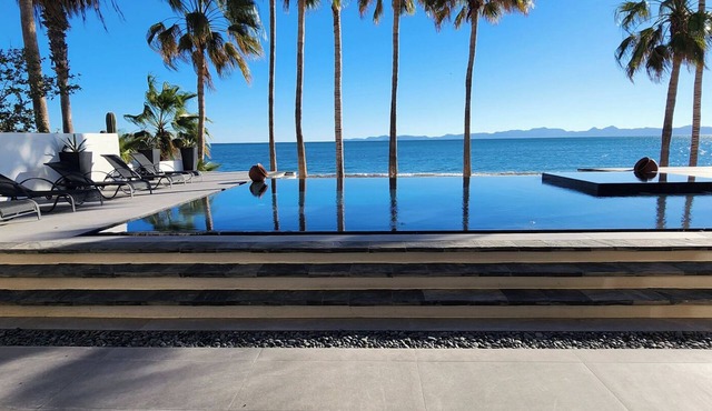 Spectacular Beachfront Hacienda in Loreto with pickleball court in Loreto