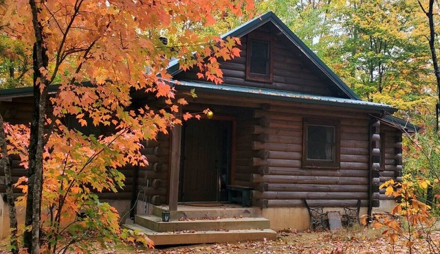 Spectacular Fall Foliage! Cozy Cabin on 11 acres w/Lake & Mtn Views. in Bristol