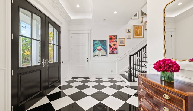 St. Augustine Luxury 4 BR/4.5BA Walk to Downtown in Saint Augstine