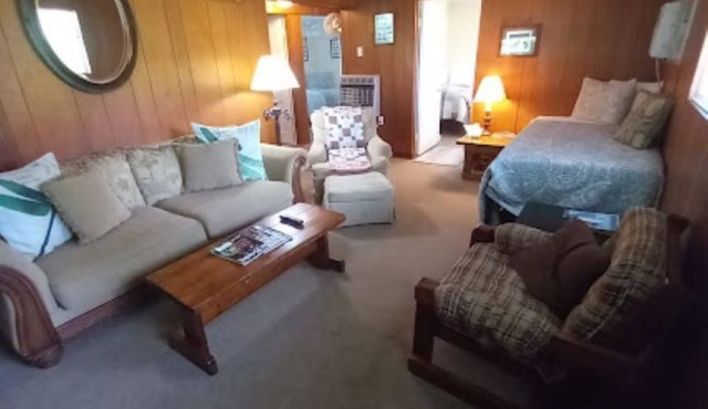 Stegbone's Fish Camp - Cabin 5 in Satsuma