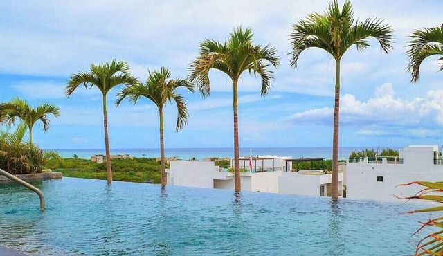 Studio w/rooftop pool, Coco Beach steps in Playa del Carmen