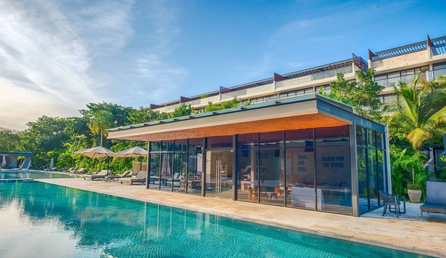 Stunning 4BR Luxury Retreat w Private Rooftop Pool
