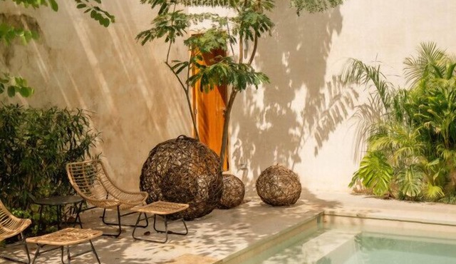 Stylish apartment w private Balcony and Pool access