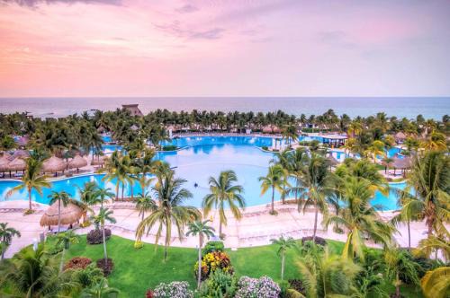 Suites at Mayan Palace Vidanta Resort Riviera Maya in Playa del Carmen