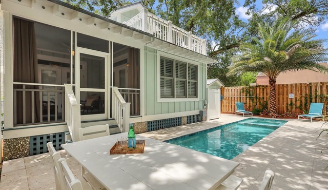 Summer Wind: Poolside Retreat Near the Beach & Village in St. Simons Island