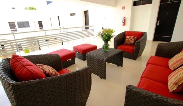 Sun-Soaked Mérida Single Room Stay: Outdoor Pool, Courtyard & Relaxing Comfort in Mérida