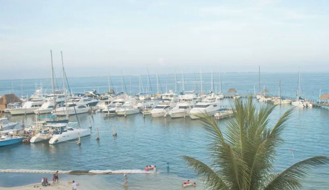 Sunny 1 Bedroom with Marina view in Family Friendly Cancun resort in Cancún