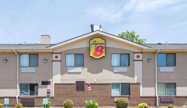 Super 8 by Wyndham Hampton in Hampton