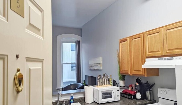 Tanner Bldg Apt 5 - Studio (Downtown) in Bay City