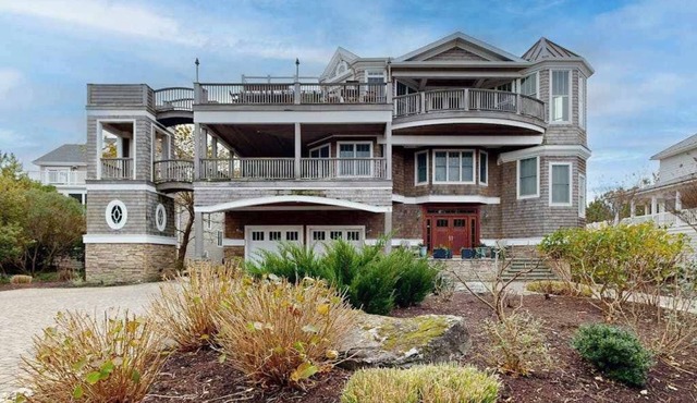The Chancellery pet friendly house with private patio, balcony & grill in Dewey Beach