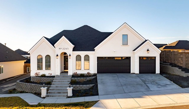 The Estate Retreat + Hot tub in Richland