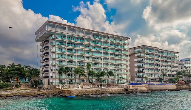 The Queen of Cozumel`s Urban Empire Ensuite CITY V