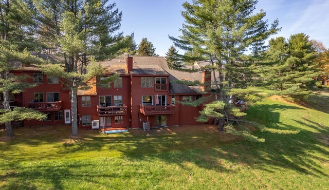 Townhome with Fireplace & Hill Views, Saltbox in Hartford