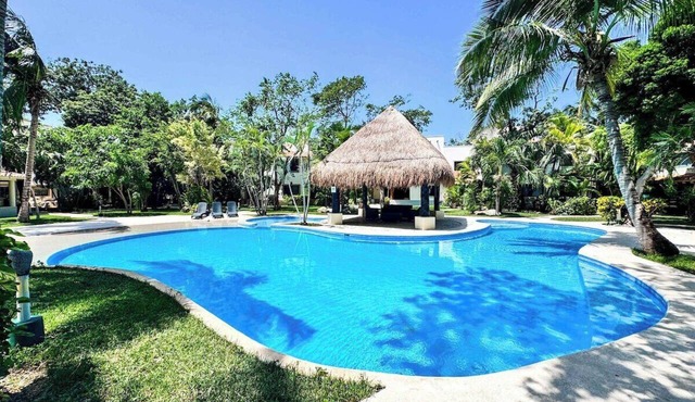 Tropical 3BR retreat w/pool & beach essentials in Playa del Carmen