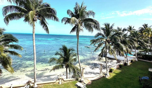 Two-story oceanfront apartment with beautiful view