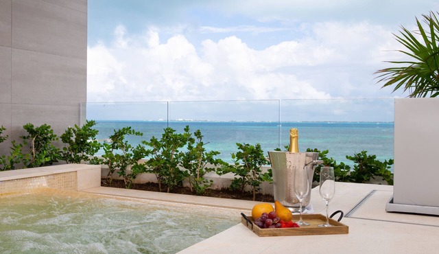 Unwrap Tropical Bliss: Experience Holiday Luxury in 3-Bedroom Ocean Front Oasis! in Cancún