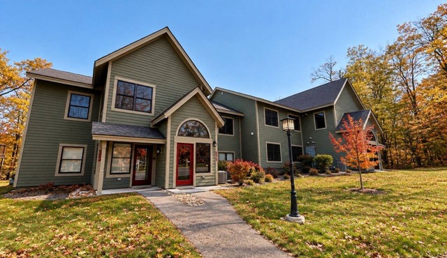 Updated Mountain Condo with 2 King Suites in Hidden Valley