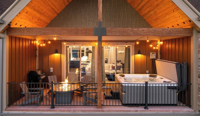 Upscale, spacious Granby home w/stunning mountain views, hot tub from deck! in Granby