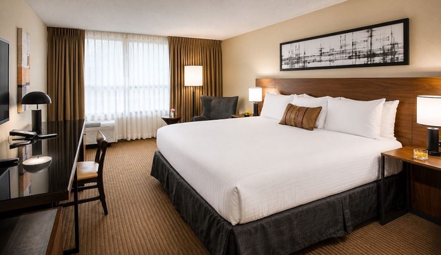 Urban Premium King Hideaway | Communal Pool | 1.4 mi to Bellevue Downtown Park in Bellevue