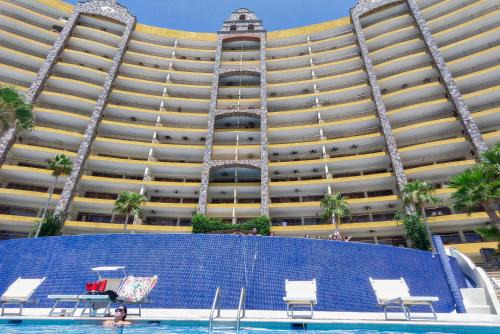 Vacationer's Dream Getaway Ocean Front Condo in Puerto Peñasco