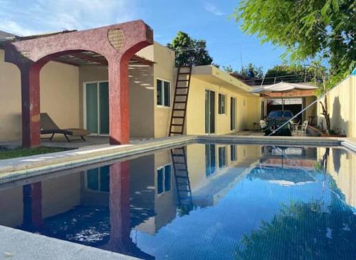 Villa con Alberca Privada En Xochitepec in Xochitepec