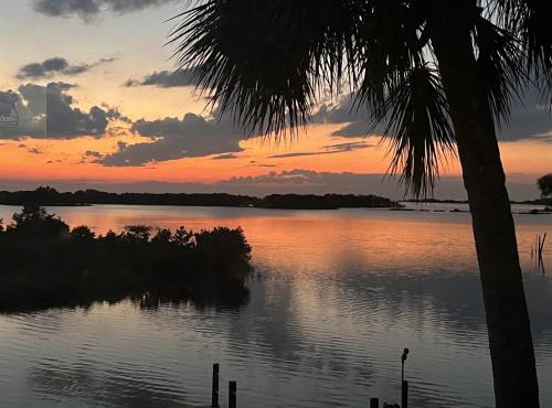 Waterfront Cottages with Sunsets, Kayaks Included! in Cedar Key