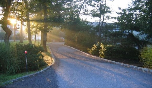 Westhampton Getaway - Private creek, pool and tennis court in Westhampton