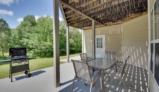 Wine Trail Apt 7 Mi to Yonah Mtn! Patio & Views in Cleveland