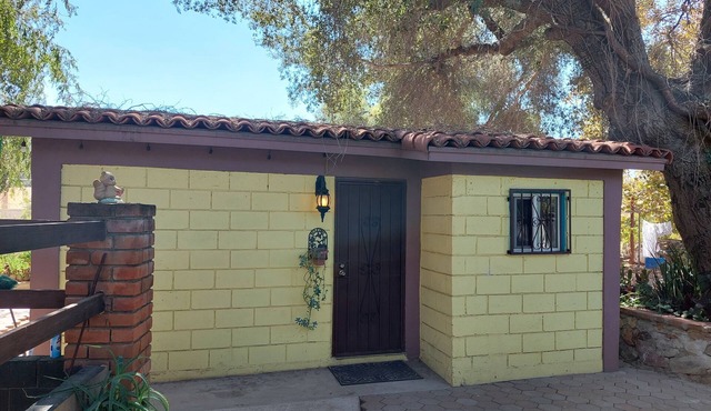 Yellow country house in San Antonio de las Minas BC in Villa de Juárez