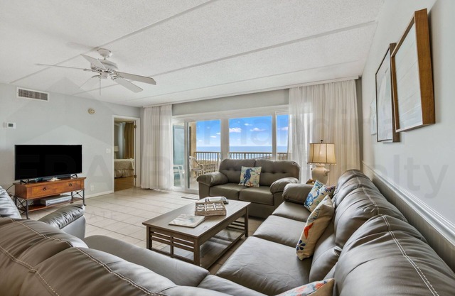 3rd Floor Oceanfront condo, easy beach access. Enjoy exclusive one of a kind fishing pier. in Fernandina Beach