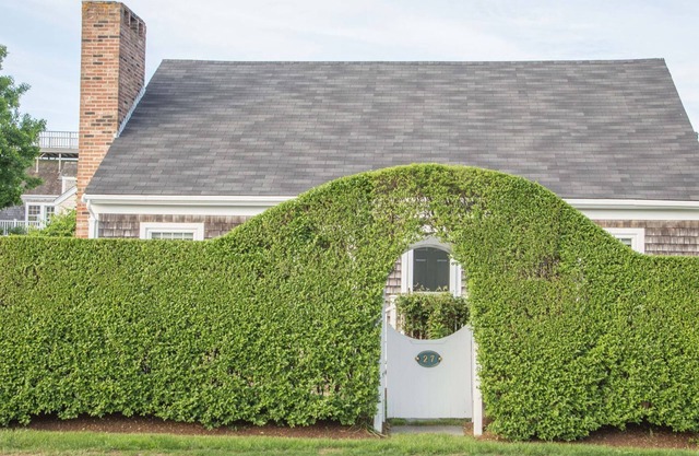 Charming Brant Point 4 bedroom cottage with deck and private yard in Nantucket
