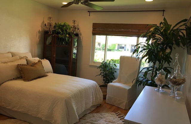 Comfortable, spacious room in Downtown Lodi in Lodi