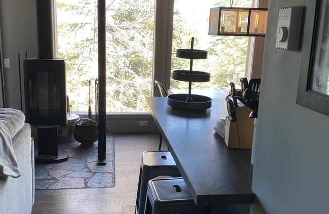 Remodeled Ski In Out Hiking & Biking in Mammoth Lakes