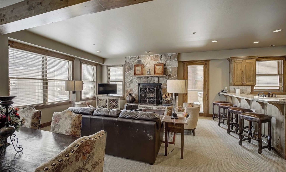 Deer Valley House | Mont Cervin by Avantstay Lift-view Hot Tub + Stone Fireplace Ski-in/out