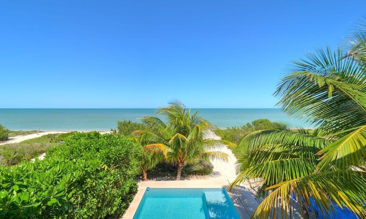 Chicxulub Puerto House | NEW Fun Family Beach House Pool BBQ Smart TVs