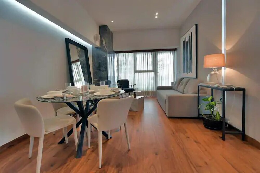 Los Alpes Apartment | Apartment- 30 Min from Formula 1