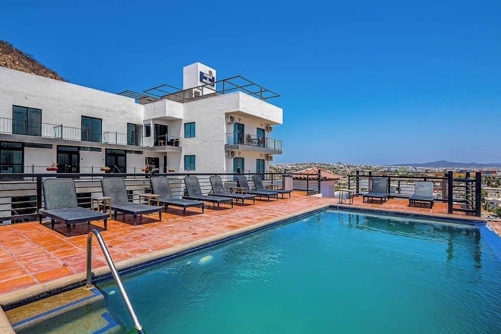 Downtown Cabo San Lucas Apartment | Loft Close to the Ocean With Rooftop Infinity Pool, Balcony & gym - Dog-friendly