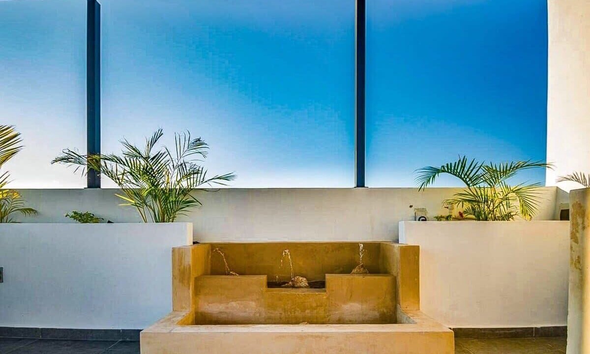 Zazil-ha Apartment | Stylish Condo - Pool + Rooftop - Walk to 5th Ave