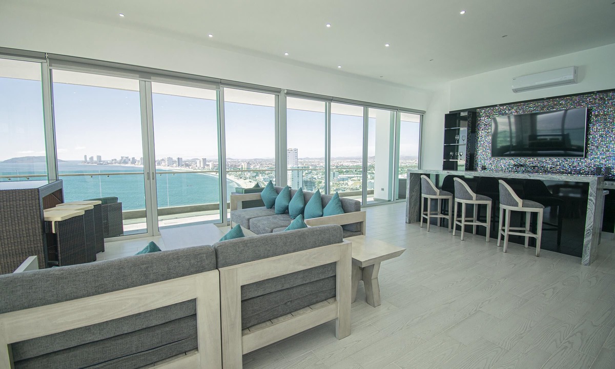 Ferrocarrilera Condo | Torre eMe Penthouse Oceanview Condo #1507 with Pool