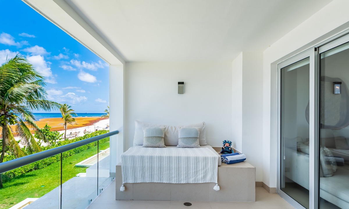 Puerto Juarez Condo | Gorgeous Ocean Front Apartment Casa Shell by RedAwning