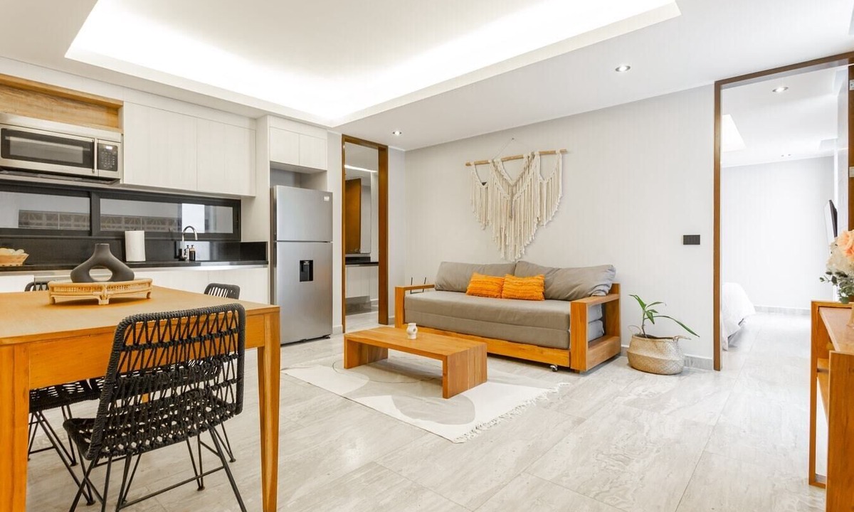 Tohoku Apartment | Luxury 1BD Condo 3 blk from 5th Ave W/PoolandParking