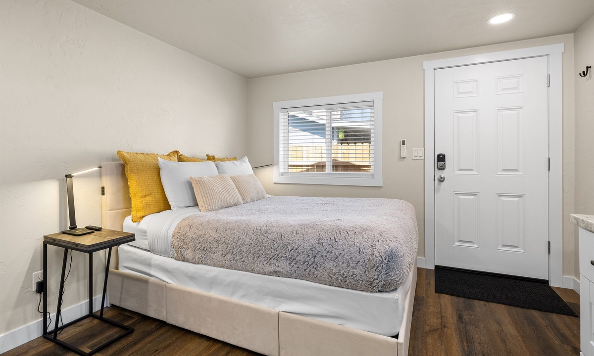 Eagle Apartment | Eagle Nest Retreat | Modern Studio in the Heart of Eagle