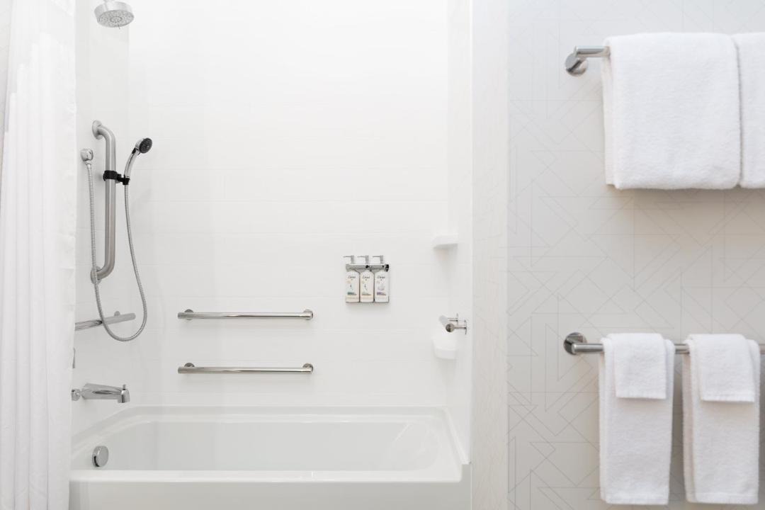 Roseburg Hotel | Holiday Inn Express & Suites Roseburg North by IHG